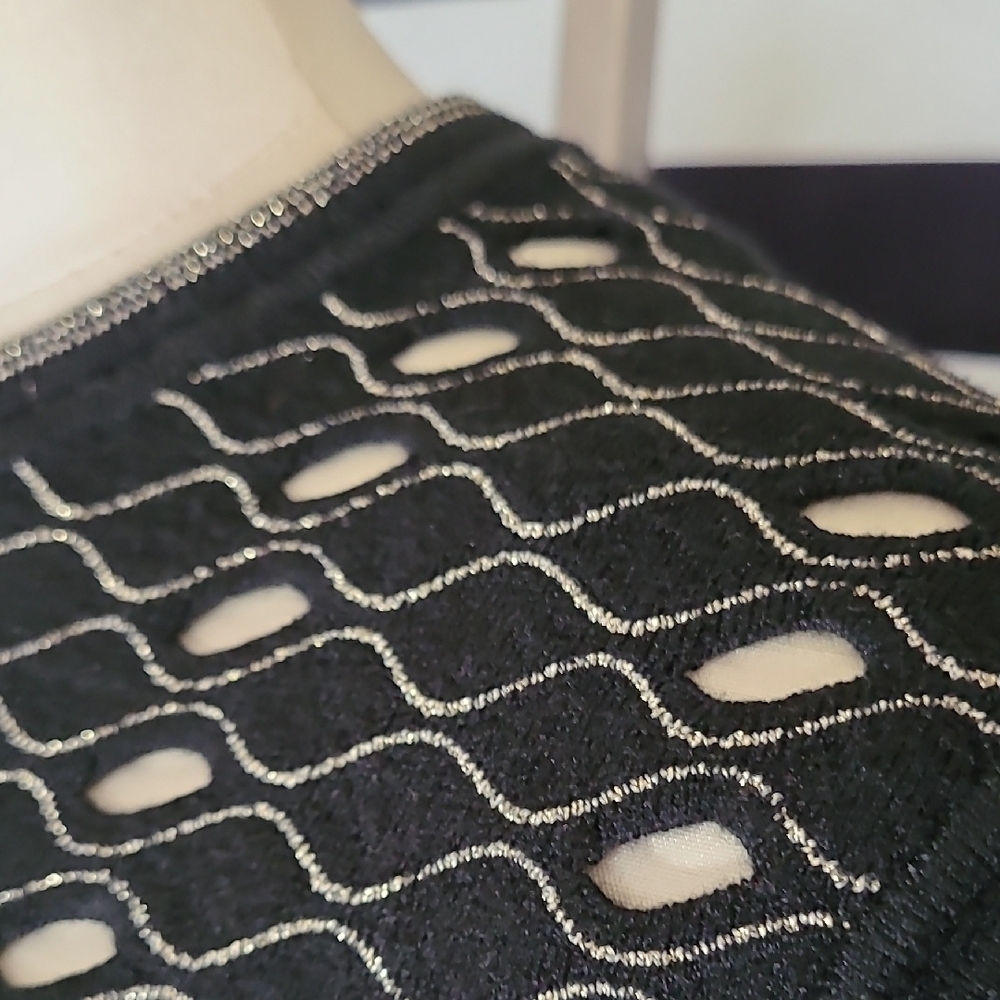 Elegant Black Sleeveless Dress - Picture 7 of 12